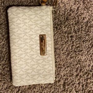 Michael Kors Wristlet Wallet